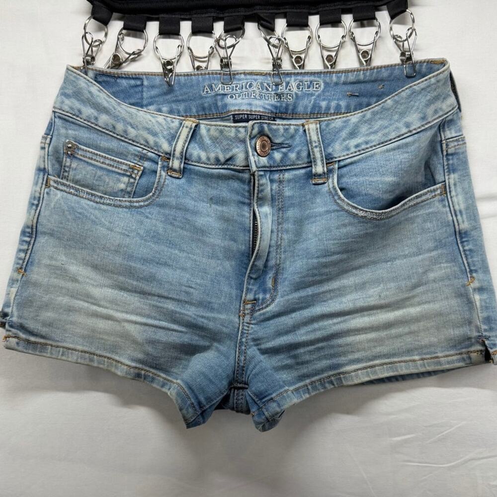 American Eagle Hi-Rise Shortie Super Super Stretch Light Wash Jean Shorts - 10